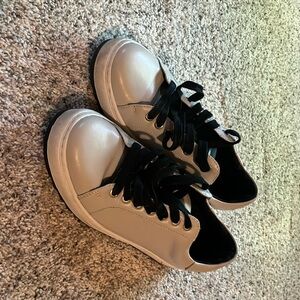 Karl Lagerfeld, Paris -men’s size 8M/41D low top fashion sneakers